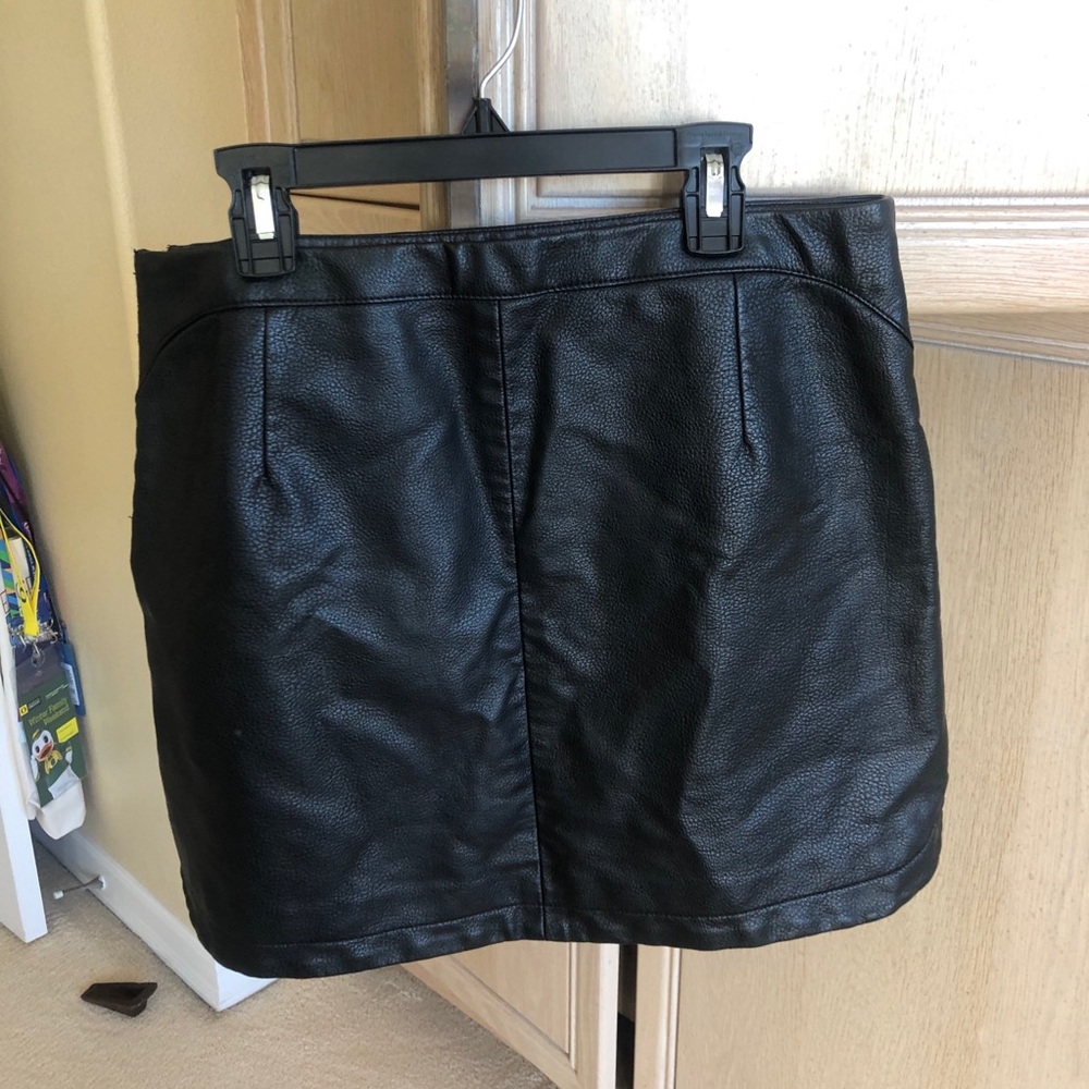 Urban Outfitters Black Leather Skirt - Picture 4 of 6